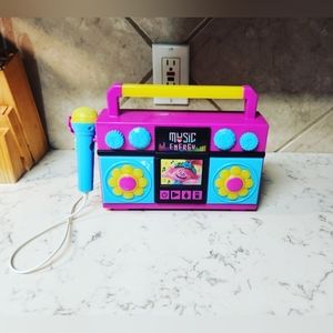 eKids Trolls Rock N Troll Sing Along Boombox